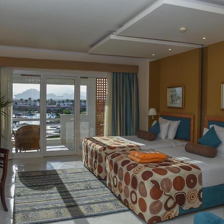 Pickalbatros Golf Beach Resort Şarm El-Şeyh Dış mekan fotoğraf A room at the Hilton Sharm El Sheikh