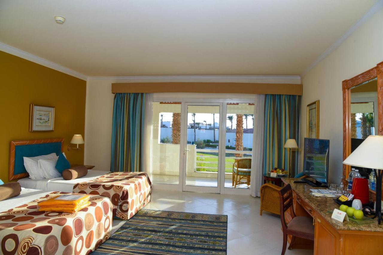 Pickalbatros Golf Beach Resort Şarm El-Şeyh Dış mekan fotoğraf A room at the Hilton Sharm El Sheikh