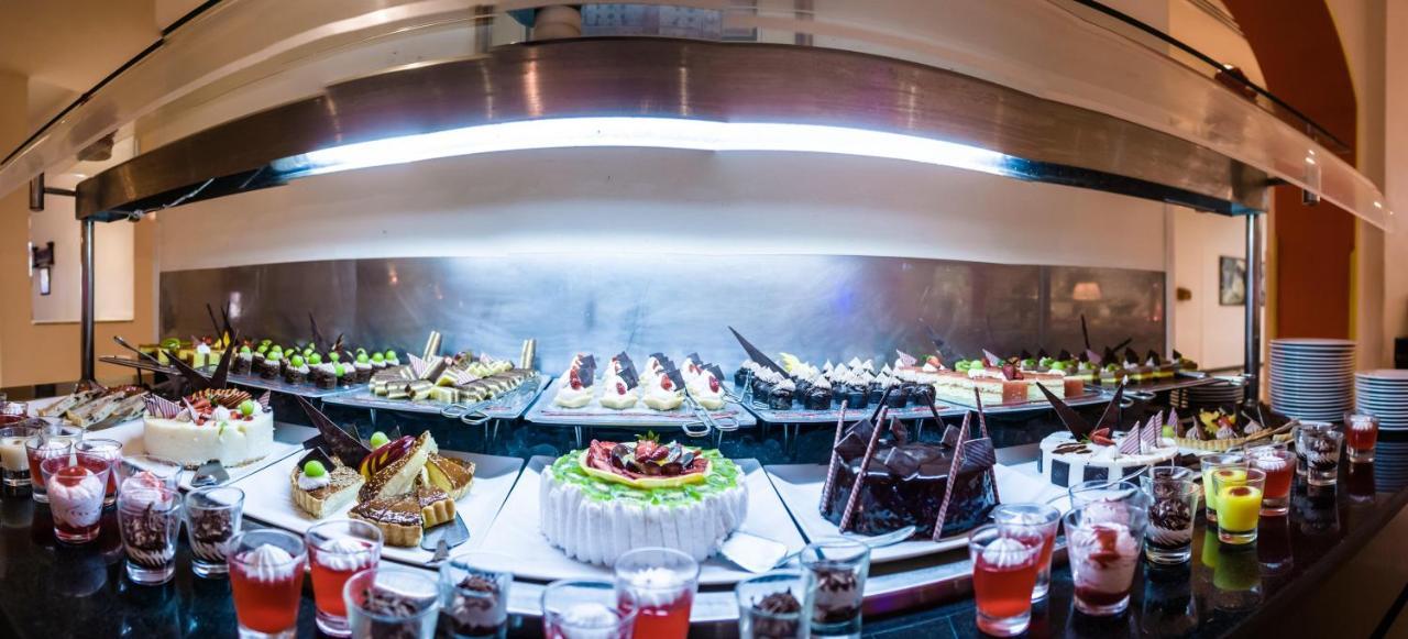 Pickalbatros Golf Beach Resort Şarm El-Şeyh Dış mekan fotoğraf A dessert buffet