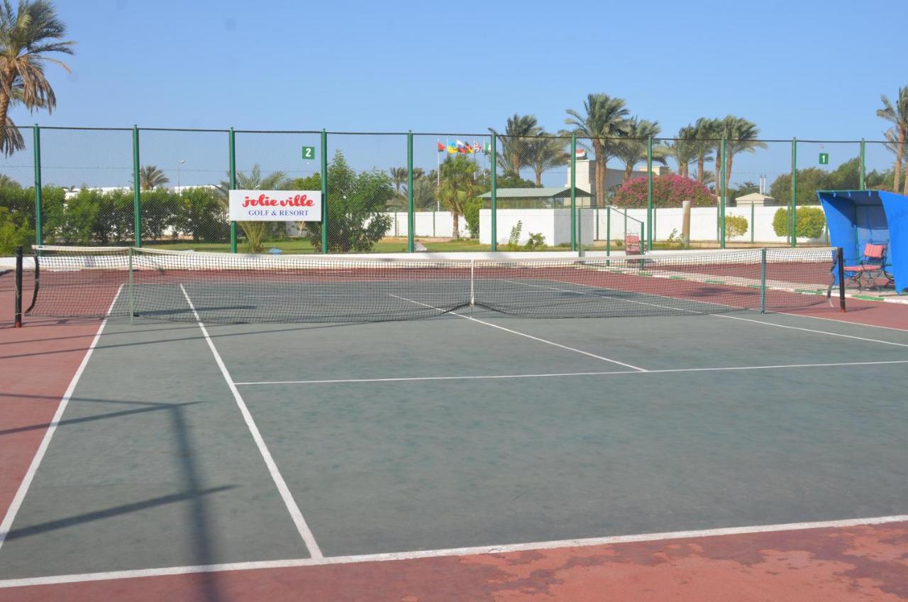 Pickalbatros Golf Beach Resort Şarm El-Şeyh Dış mekan fotoğraf Tennis court at the club