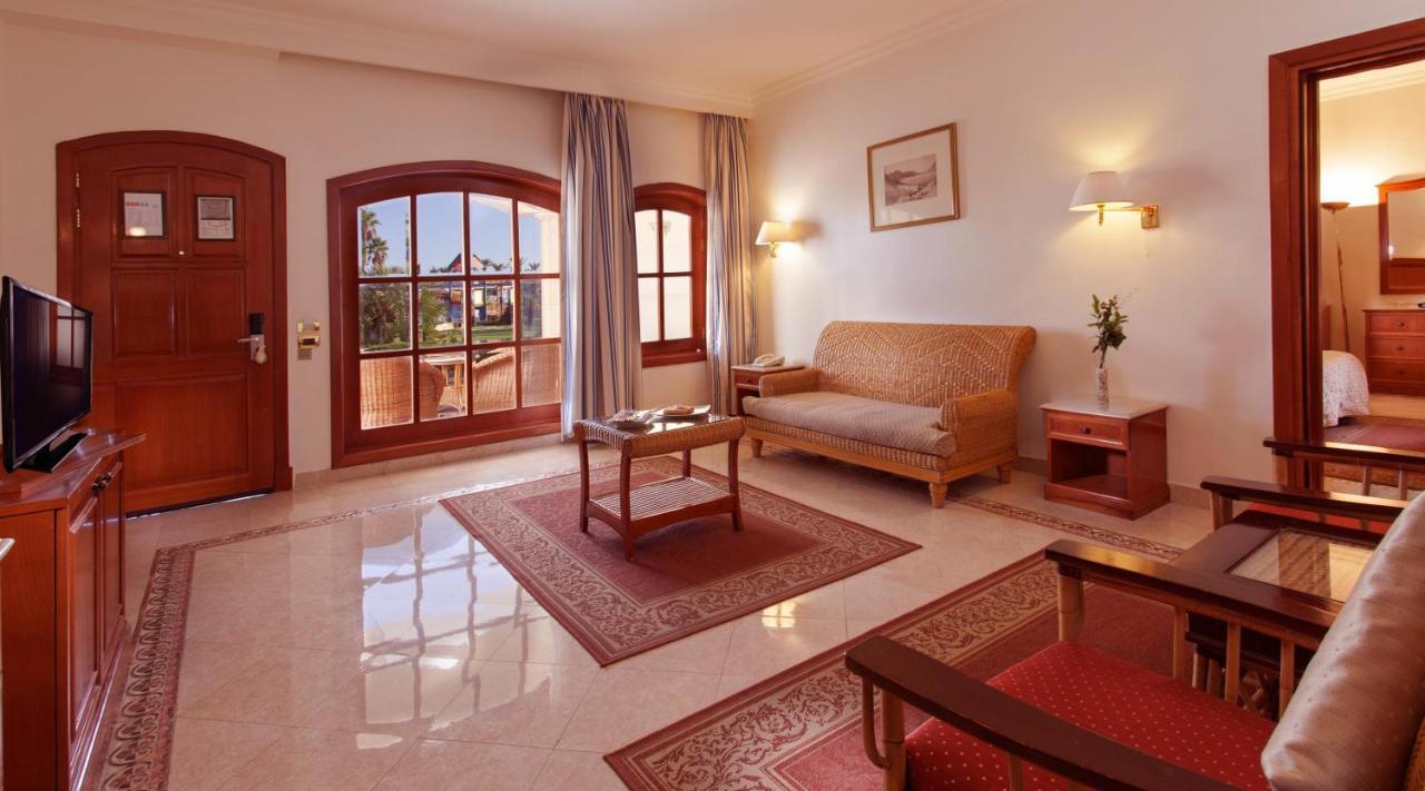 Pickalbatros Golf Beach Resort Şarm El-Şeyh Dış mekan fotoğraf A suite at the hotel