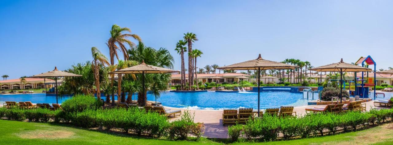 Pickalbatros Golf Beach Resort Şarm El-Şeyh Dış mekan fotoğraf The swimming pool at the resort