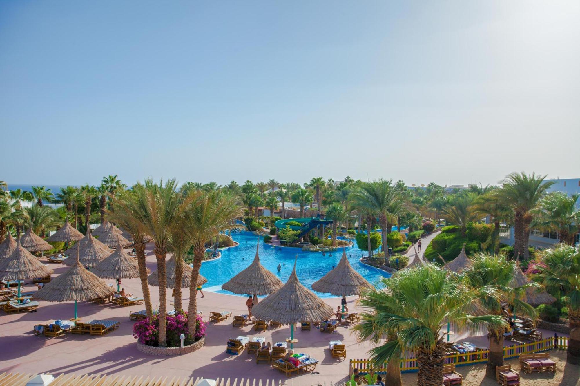Pickalbatros Golf Beach Resort Şarm El-Şeyh Dış mekan fotoğraf The resort's main pool