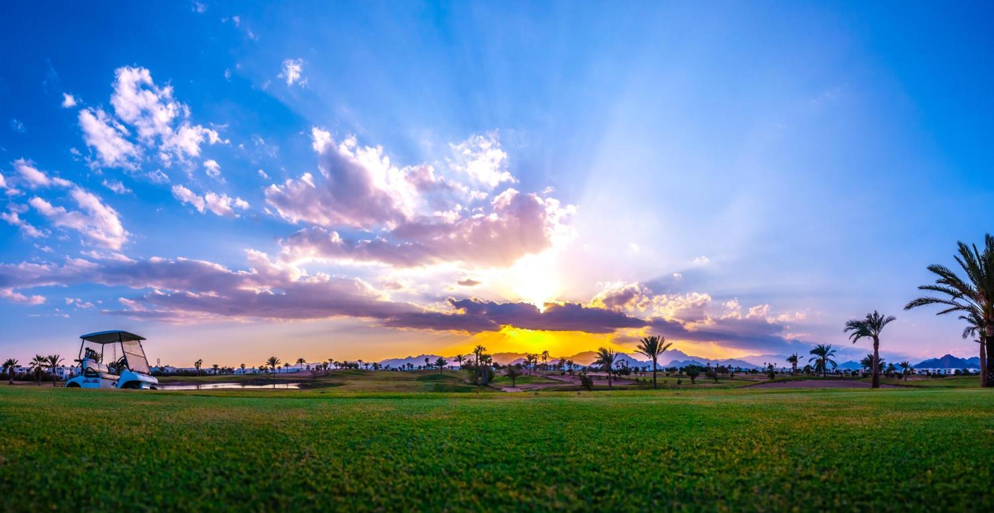 Pickalbatros Golf Beach Resort Şarm El-Şeyh Dış mekan fotoğraf Sunset in the desert